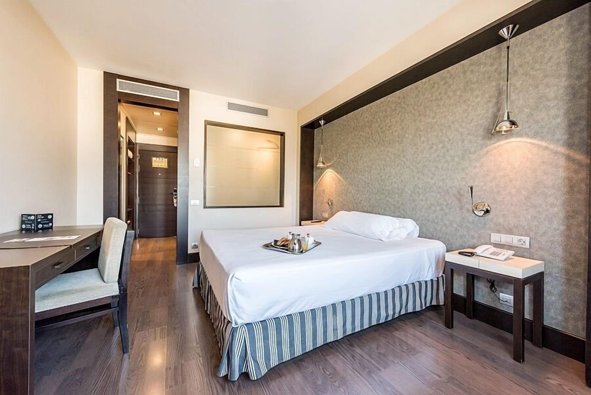 Hotel Mercader Madrid Eksteriør billede