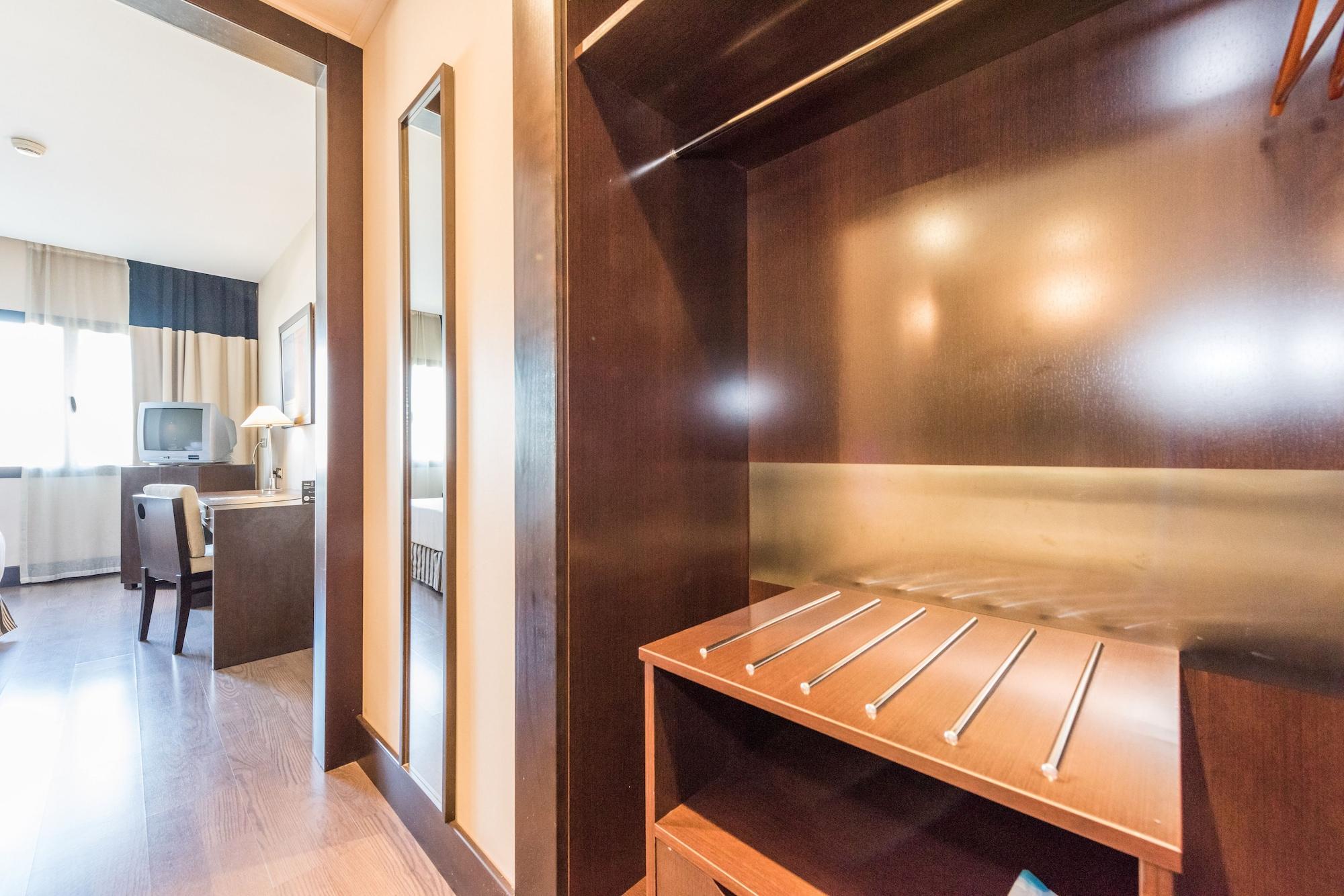 Hotel Mercader Madrid Eksteriør billede