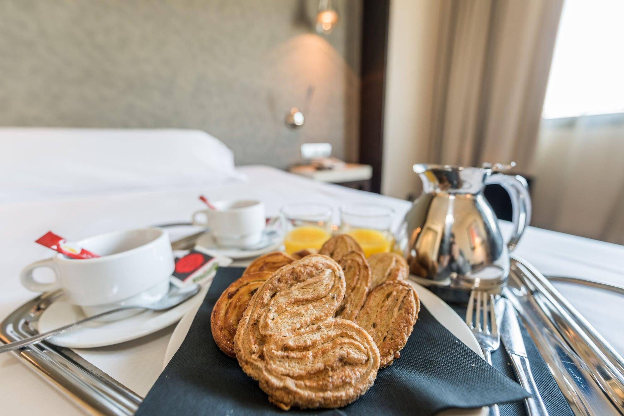 Hotel Mercader Madrid Eksteriør billede