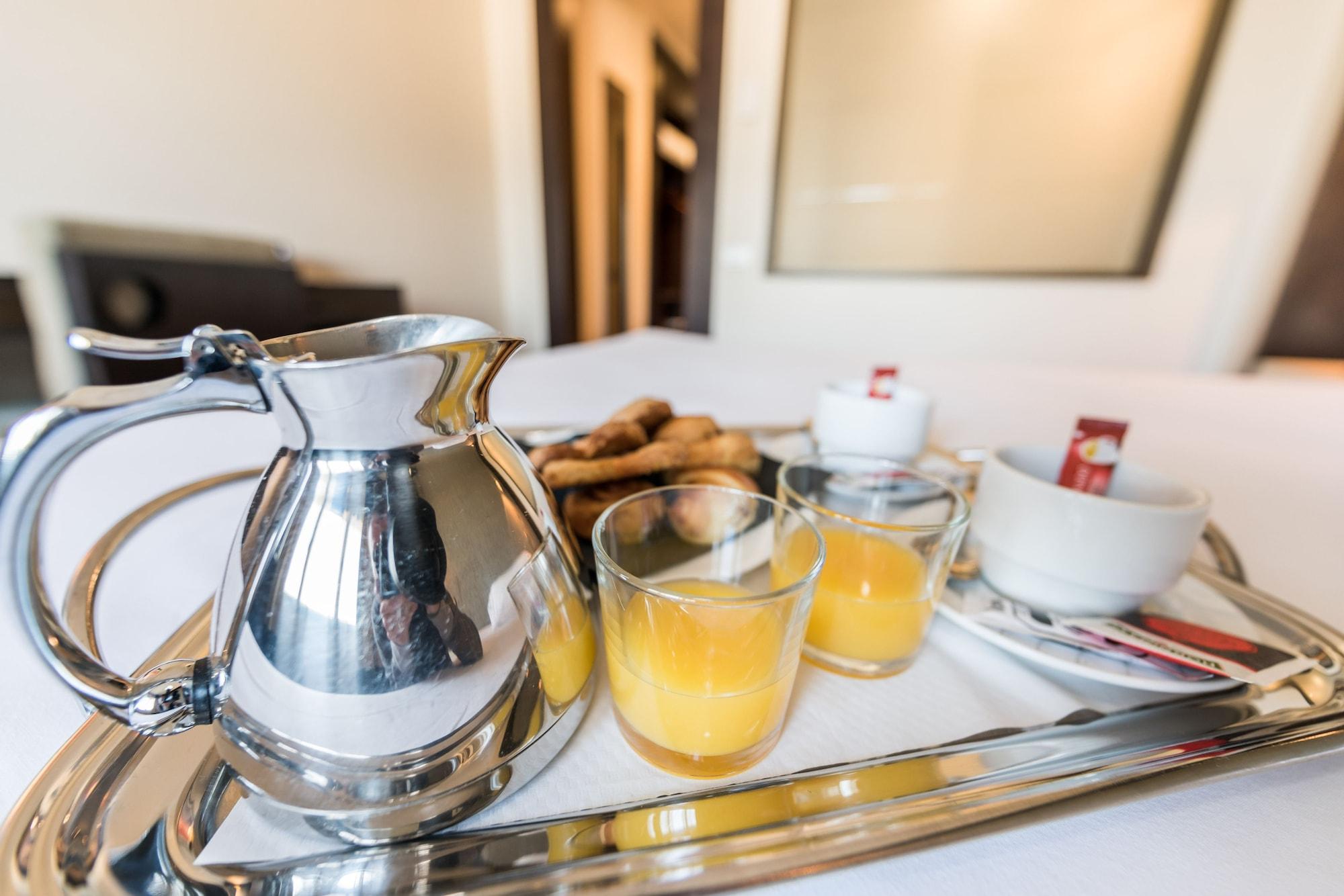 Hotel Mercader Madrid Eksteriør billede