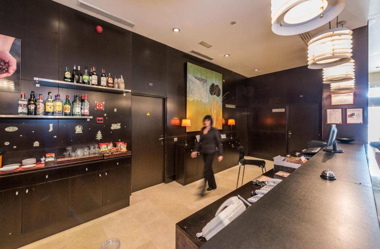 Hotel Mercader Madrid Eksteriør billede