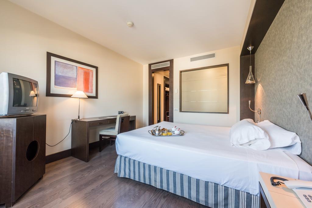 Hotel Mercader Madrid Eksteriør billede
